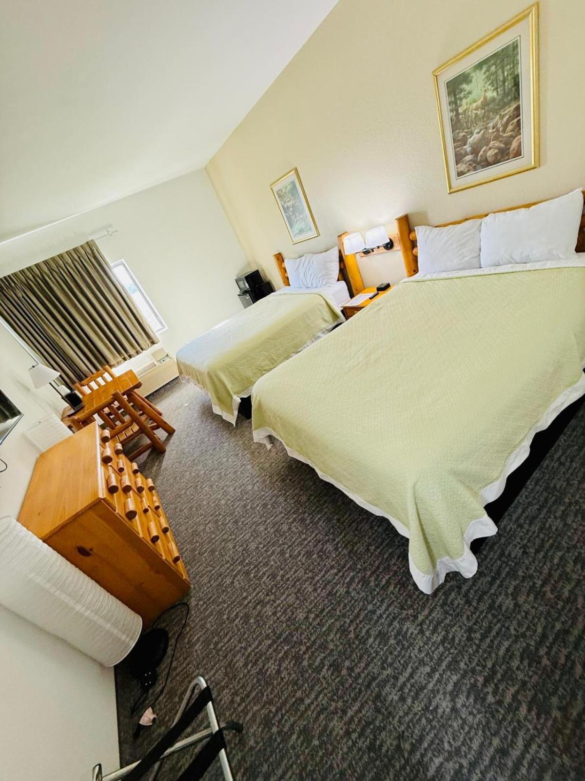 Knights Hotel 2*